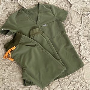 Figs MOSS 💚 scrub set - Catarina and Zamora